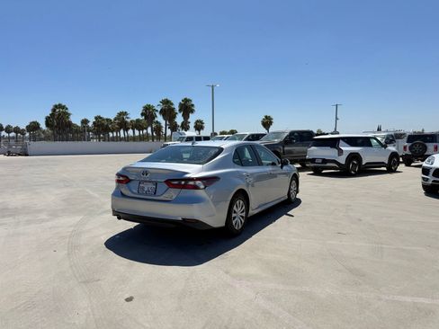 Used 2022 Toyota Camry LE FWD image 3