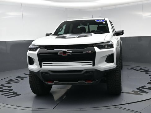 Used 2026 Chevrolet Colorado ZR2 w/ Technology Package AWD/4WD image 5