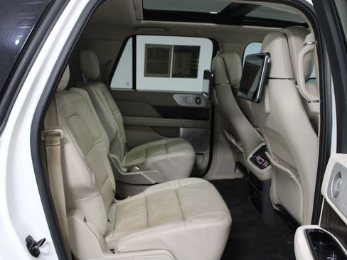 Used 2020 Lincoln Navigator L Reserve w/ Luxury Package AWD/4WD image 33