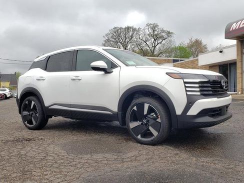 New 2025 Nissan Kicks SR image 9