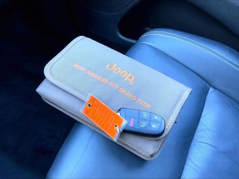 Used 2016 Jeep Grand Cherokee Limited image 15