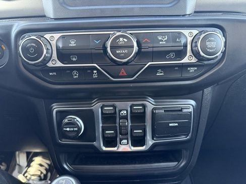 Used 2023 Jeep Gladiator Sport image 22