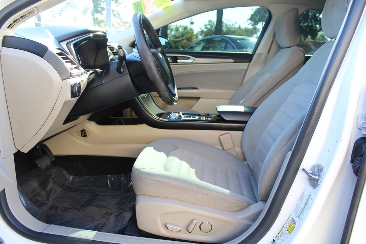 Used 2018 Ford Fusion SE FWD image 16