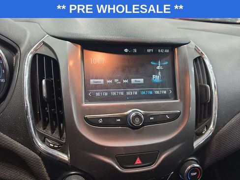 Used 2017 Chevrolet Cruze LT FWD image 7