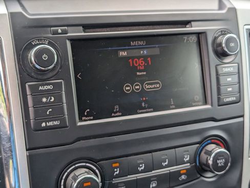 Used 2019 Nissan Titan SV RWD image 18