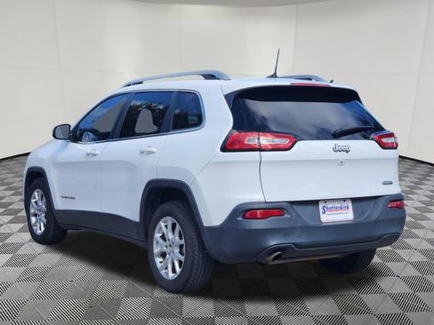 Used 2017 Jeep Cherokee Latitude FWD image 8