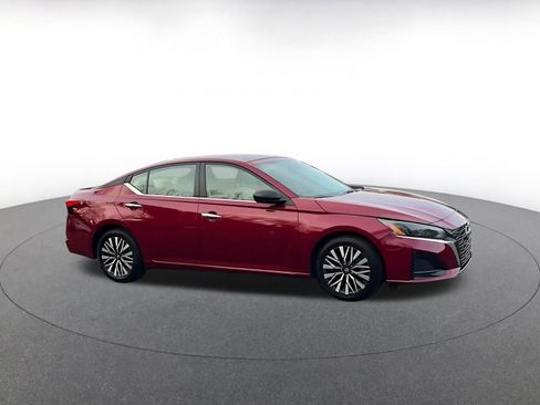 Used 2025 Nissan Altima 2.5 SV image 2