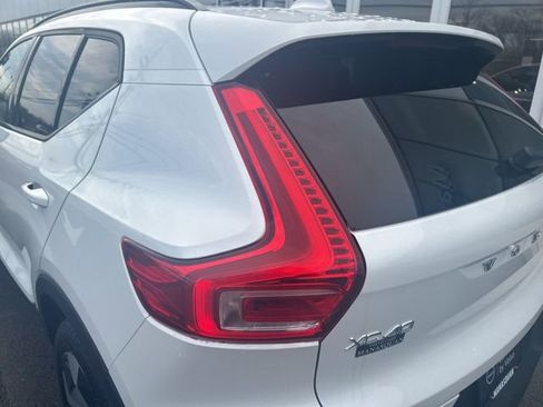 Certified 2025 Volvo XC40 B5 Plus AWD/4WD image 10