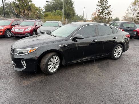 Used 2018 Kia Optima S image 2