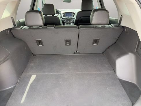 Used 2024 GMC Terrain SLT AWD/4WD image 17