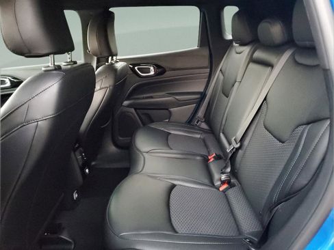 Used 2026 Jeep Compass Latitude image 10