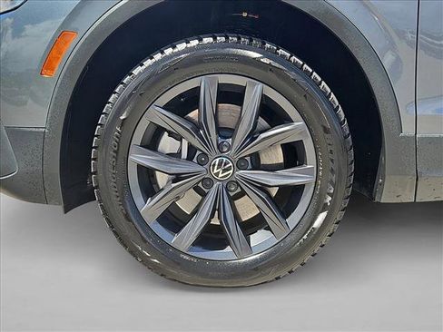 Used 2022 Volkswagen Tiguan SE AWD/4WD image 25