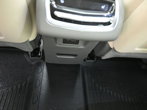 Used 2023 Cadillac XT6 Premium Luxury w/ Technology Package image 17