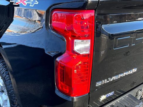 Used 2022 Chevrolet Silverado 1500 LT image 35