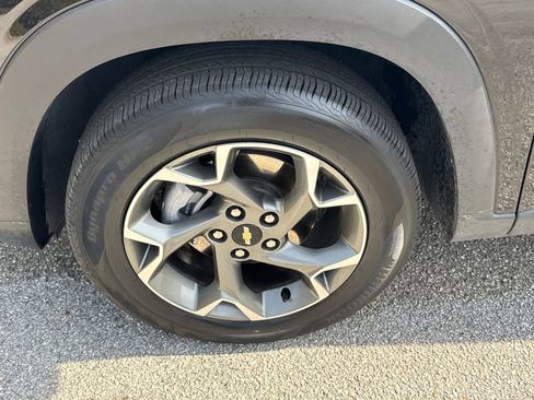 Used 2025 Chevrolet Trax LT w/ LT Convenience Package image 11