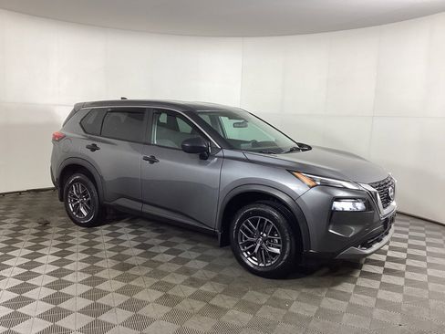 Used 2022 Nissan Rogue S image 1