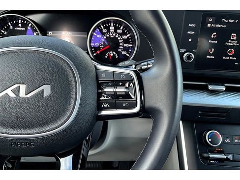Used 2024 Kia Carnival LX FWD image 19
