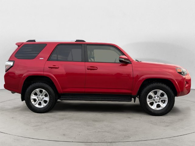 Used 2022 Toyota 4Runner SR5 Premium AWD/4WD image 4