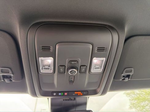 New 2025 Chevrolet Suburban Premier AWD/4WD image 36