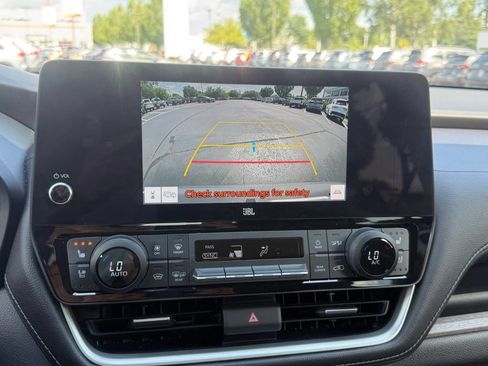 Used 2024 Toyota Grand Highlander AWD image 26