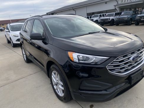 Used 2021 Ford Edge SE image 3