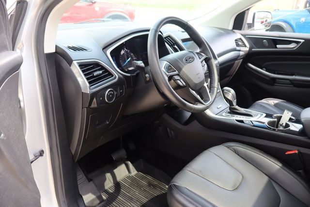 Used 2017 Ford Edge Titanium w/ Technology Package AWD/4WD image 14