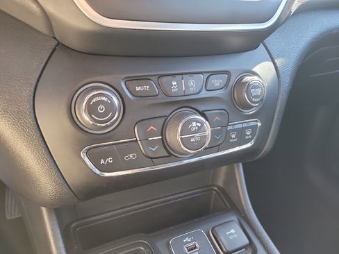 Used 2022 Jeep Cherokee Latitude Lux image 23