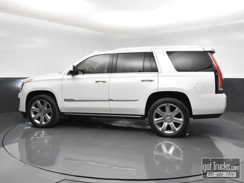Used 2020 Cadillac Escalade Premium Luxury AWD/4WD image 3