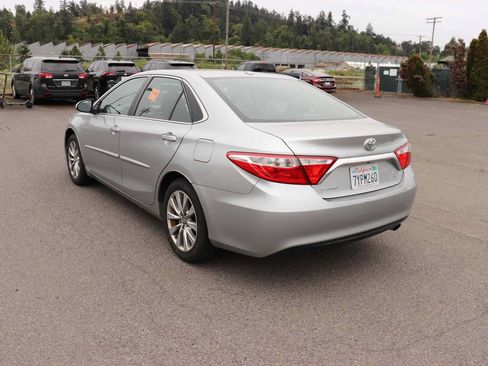 Used 2017 Toyota Camry XLE w/ Moonroof Package FWD image 7