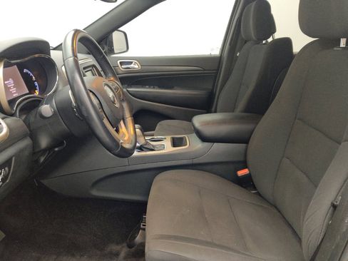 Used 2017 Jeep Grand Cherokee Laredo RWD image 17