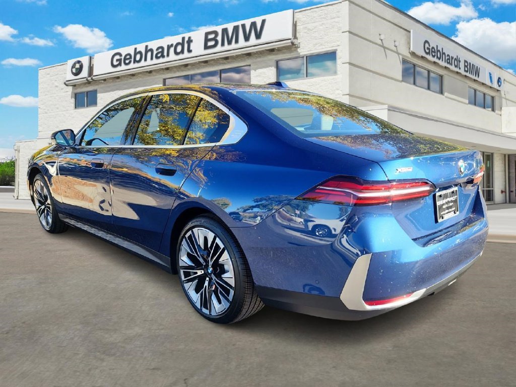 Certified 2026 BMW 530i xDrive w/ Premium Package AWD/4WD image 7