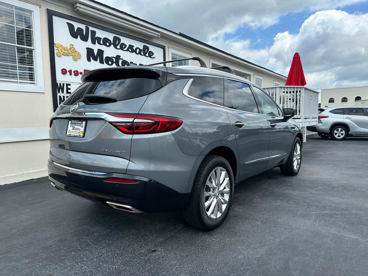 Used 2019 Buick Enclave Premium w/ Experience Buick Package FWD image 6