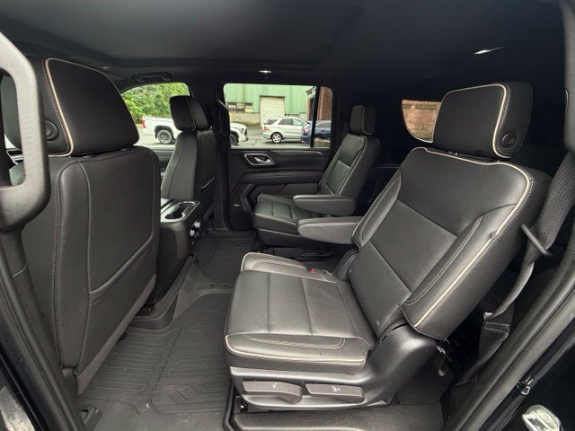 Used 2023 GMC Yukon XL SLT w/ SLT Luxury Package AWD/4WD image 16