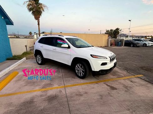Used 2016 Jeep Cherokee Latitude w/ Cold Weather Group FWD image 8