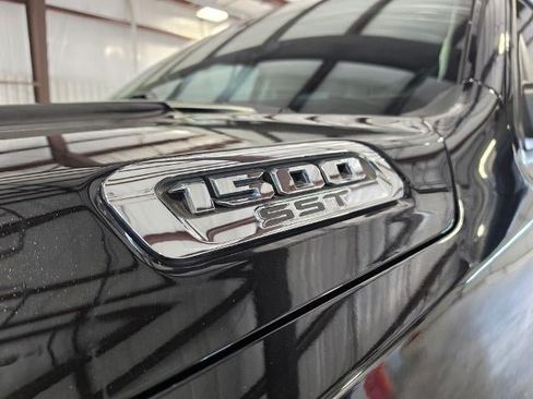 Used 2025 RAM 1500 Laramie AWD/4WD image 13