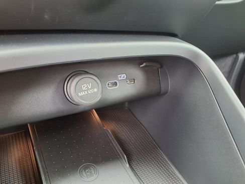 New 2025 Volvo XC40 B5 Plus w/ Protection Package Premier image 19