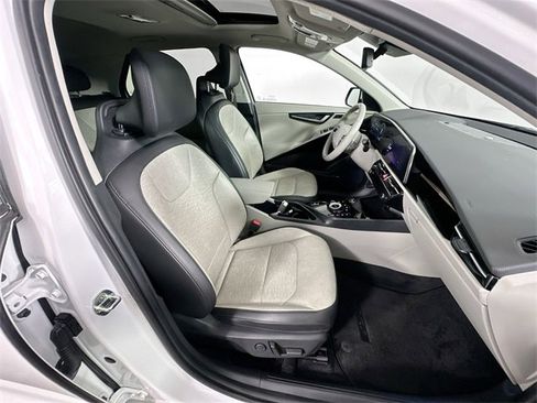 Used 2023 Kia Niro Wave w/ Wave Preserve Package image 28