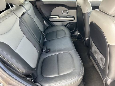 Used 2016 Kia Soul + w/ Primo Package FWD image 14