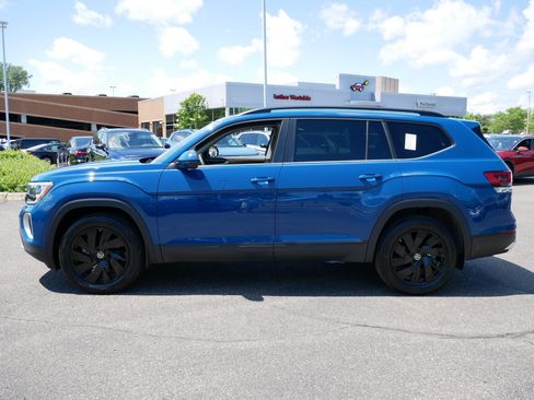 Used 2025 Volkswagen Atlas SE AWD/4WD image 4