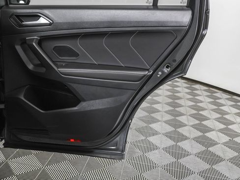 Used 2024 Volkswagen Tiguan SE w/ Panoramic Sunroof Package AWD/4WD image 43