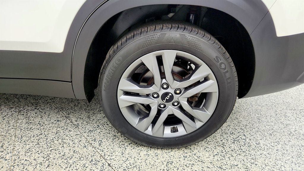Used 2023 Kia Seltos S AWD/4WD image 9