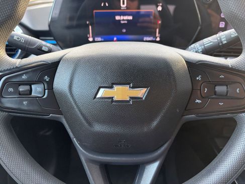 Used 2025 Chevrolet Trax LT image 25