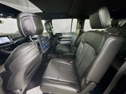 Used 2024 Jeep Wagoneer Series II image 25