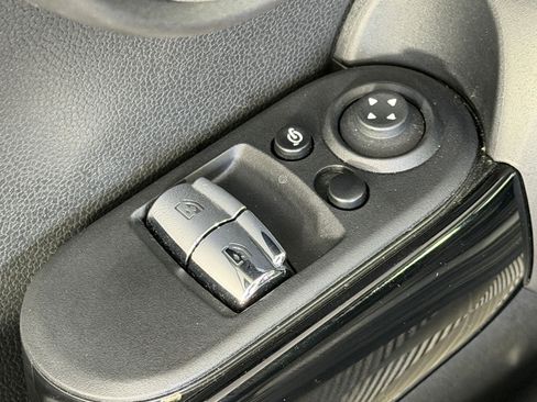 Used 2023 MINI Cooper 2-Door Hardtop image 12