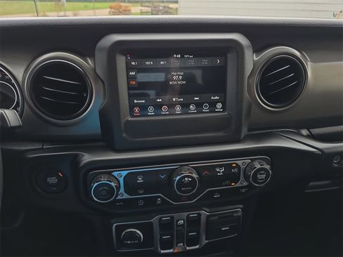 Used 2023 Jeep Gladiator Sport image 18