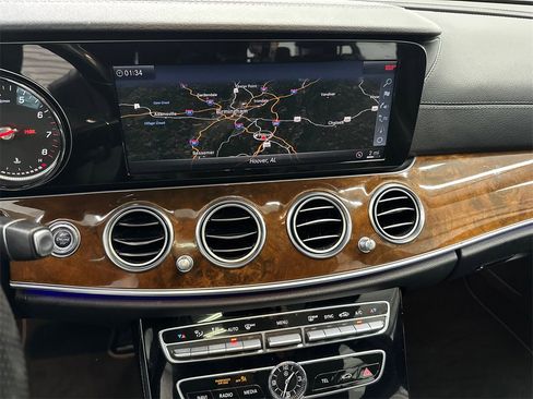 Used 2018 Mercedes-Benz E 300 4MATIC image 28