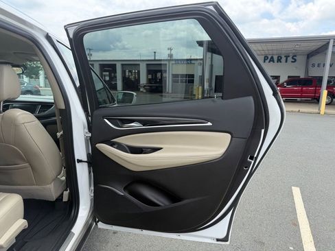 Used 2020 Buick Enclave Essence FWD image 34