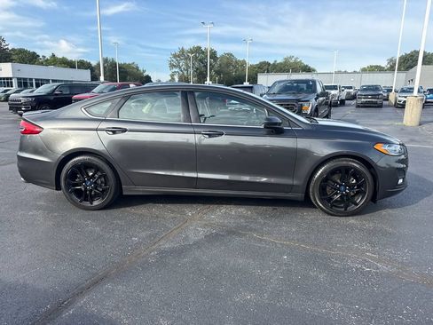 Used 2019 Ford Fusion SE w/ Equipment Group 151A FWD image 6