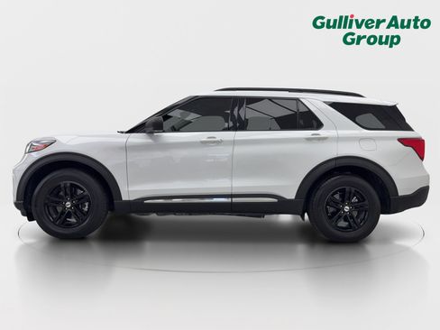 Used 2022 Ford Explorer XLT w/ Equipment Group 202A RWD image 3