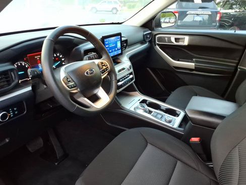 Used 2023 Ford Explorer XLT AWD/4WD image 10